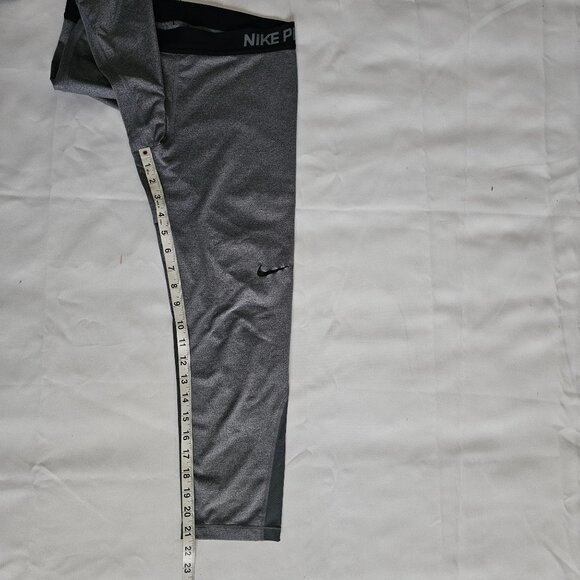 NIKE Pro Women's Dri-Fit Gray Training Capri Compression Yoga Pants Size Medium - Picture 12 of 13